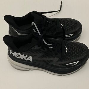 Hoka Black and White Clifton 9 size woman 6